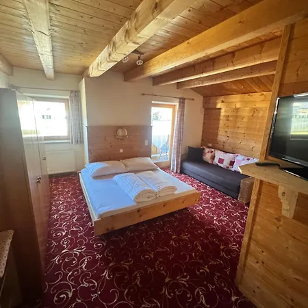 Steinplatte Apartment